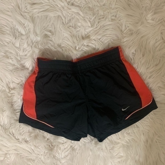 Nike Air Dri Fit Black And Red Shorts Size XS - Picture 2 of 7